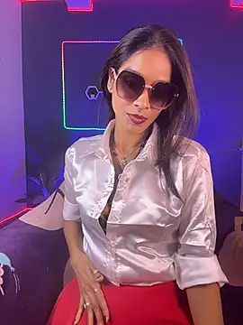 Ivy_the_goddess Show in webcam