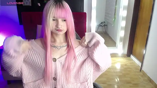 _Charlotte_Collins_ Show Webcam