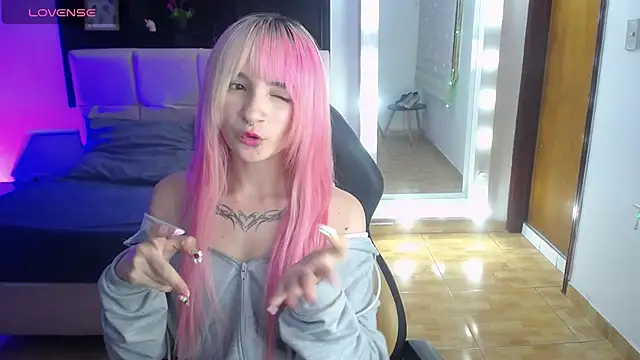 _Charlotte_Collins_ 网络视讯表演