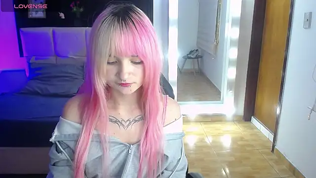 _Charlotte_Collins_のウェブカメラショー