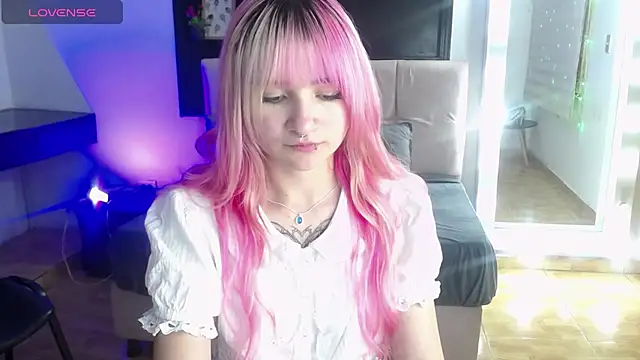 _Charlotte_Collins_ Show Webcam
