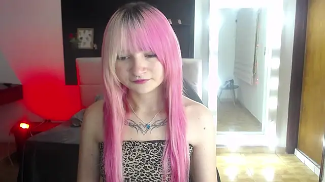 _Charlotte_Collins_ Live XXX-chat