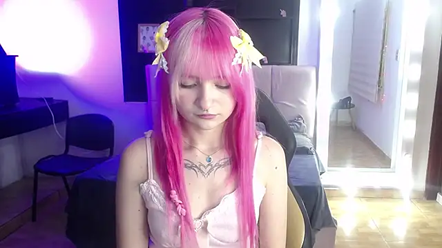 _Charlotte_Collins_のウェブカメラショー