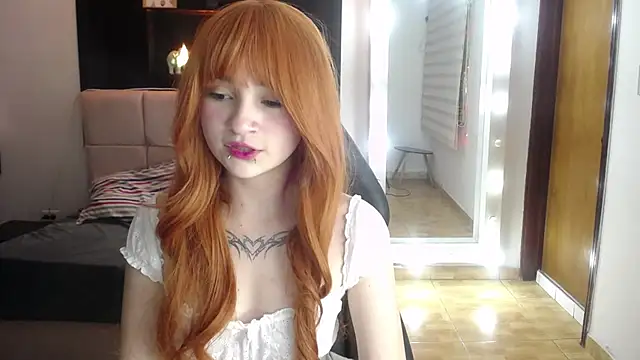 Show modela _Charlotte_Collins_ na web-kameri
