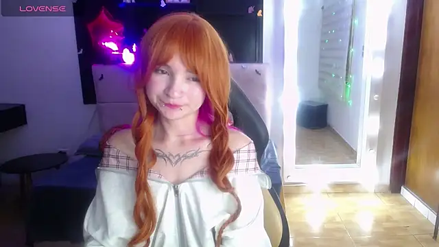 _Charlotte_Collins_'s Live XXX Chat