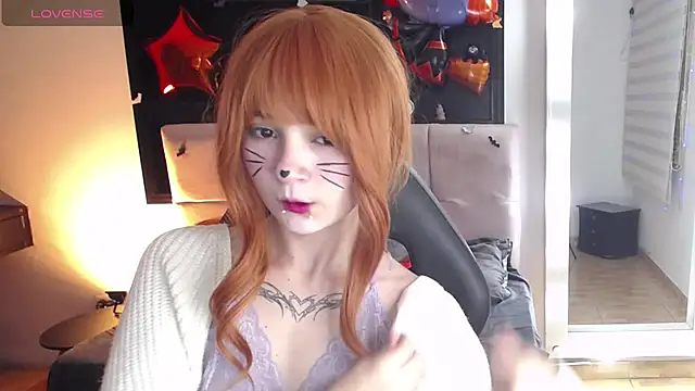 Show modela _Charlotte_Collins_ na web-kameri