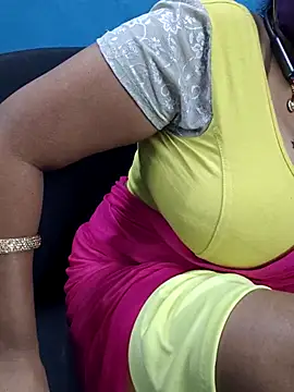 XXX chat uživo modela Tamil_Vennila_