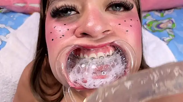 XXX chat uživo modela miss__evolet