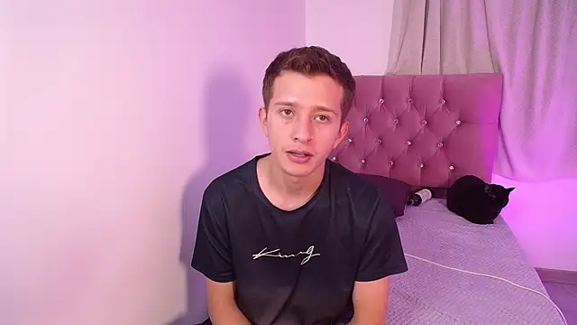 mae_nathan_: διαδικτυακό σόου στην κάμερα