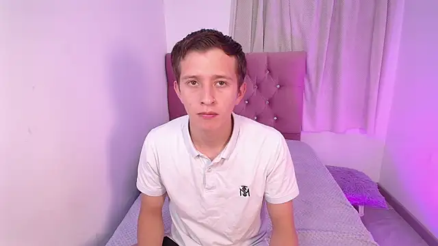 Show modela mae_nathan_ na web-kameri