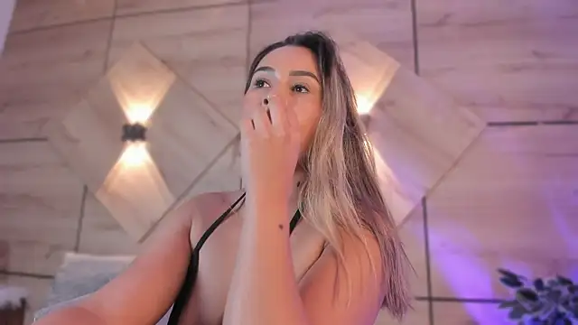 צ'אט XXX בשידור חי של aby_smiith_