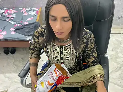 LuvLayla 在線直播表演