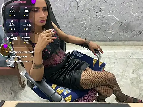 LuvLayla Show in webcam