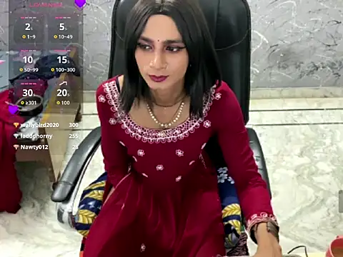 LuvLayla Show in webcam