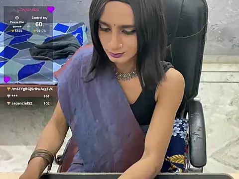 LuvLayla Show in webcam
