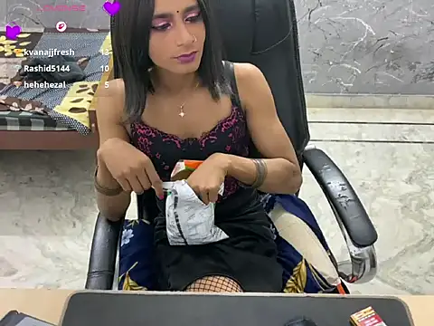 LuvLayla Show Webcam