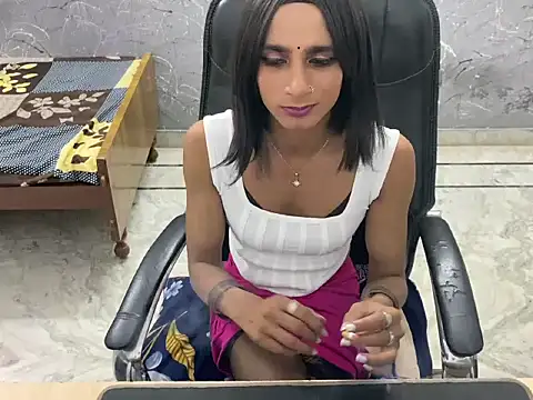 LuvLayla 在線直播表演