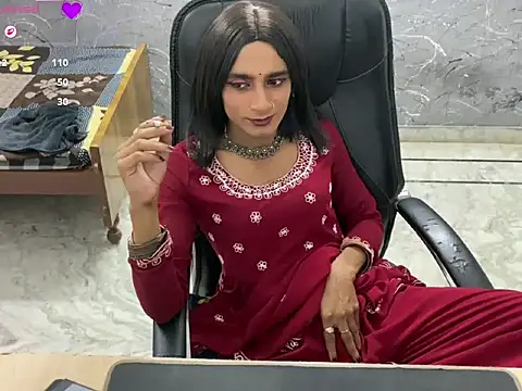 LuvLayla Show in webcam