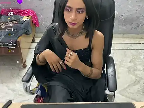 LuvLayla Show in webcam