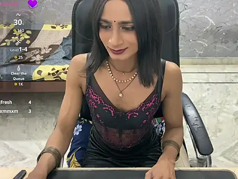 LuvLayla Show in webcam