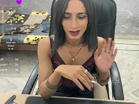 LuvLayla: вебкам-шоу