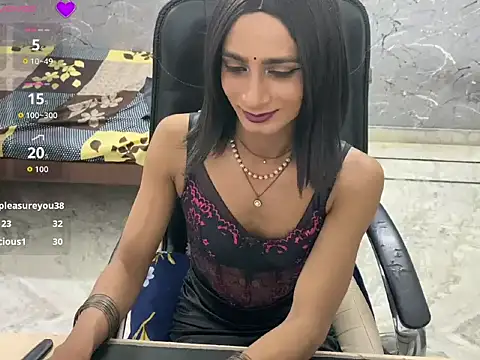 LuvLayla Show in webcam