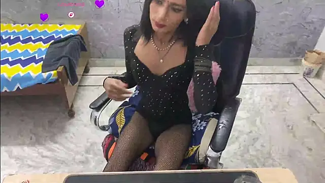 LuvLayla: вебкам-шоу