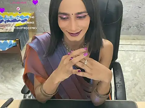 LuvLayla Show in webcam