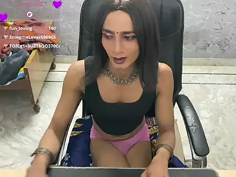 LuvLayla webcam show