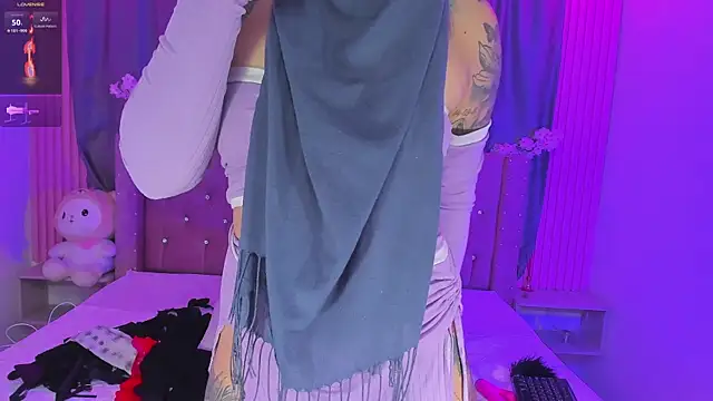 Nayla-Mouna's Webcam Show
