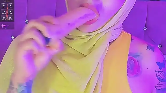 Nayla-Mouna Pertunjukan Webcam