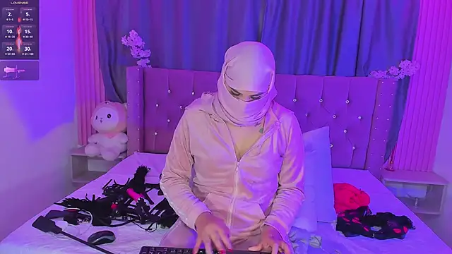 Nayla-Mouna Live chatroom