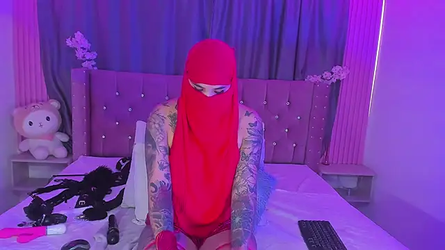 Nayla-Mouna Show in webcam