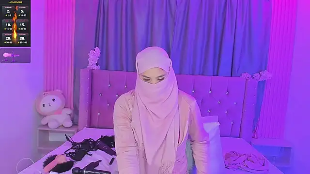 Nayla-Mouna Show in webcam
