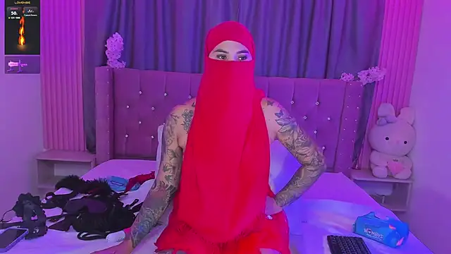 הופעת וובקאם של Nayla-Mouna