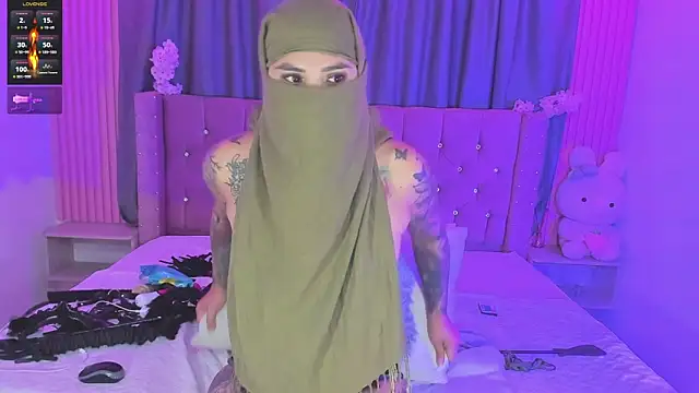 Show modela Nayla-Mouna na web-kameri