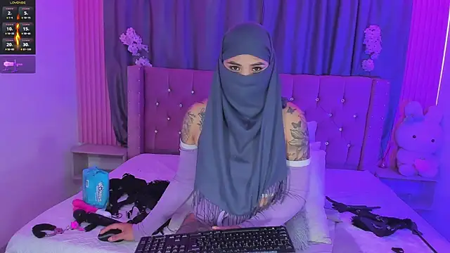 Nayla-Mouna Adlı Modelin Web Kamerası Şovu