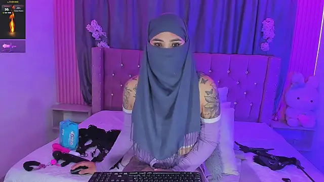 Show modela Nayla-Mouna na web-kameri