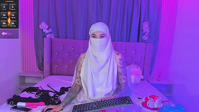 Nayla-Mouna Pertunjukan Webcam