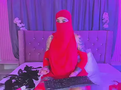 Nayla-Mouna Show in webcam