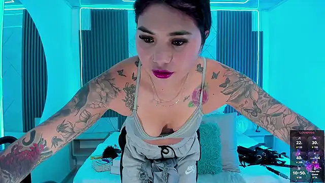 Nayla-Mouna 网络视讯表演