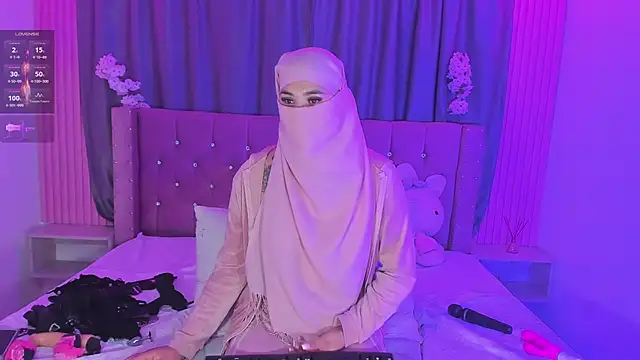 Nayla-Mouna's Webcam Show