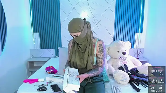 Nayla-Mouna's Webcam Show