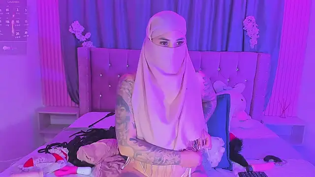 Nayla-Mouna's Webcam Show