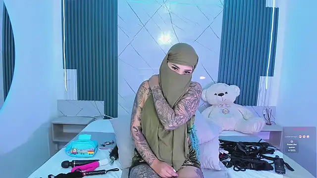 Nayla-Mouna's Webcam Show