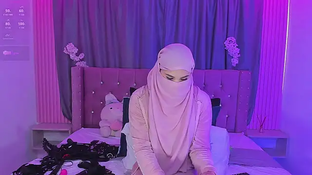 Pertunjukan Kamera Web Nayla-Mouna