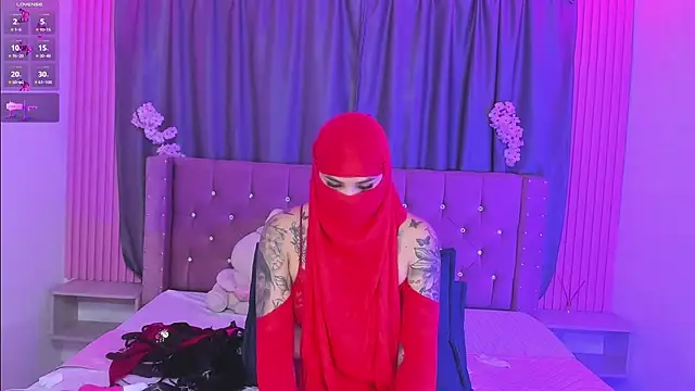 Nayla-Mouna Show in webcam
