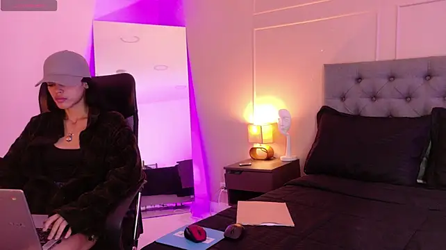ALICESANDOVAL Adlı Modelin Canlı XXX Sohbeti