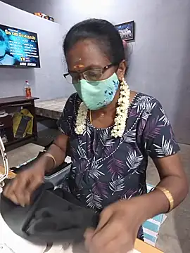 umashreetamil Show in webcam
