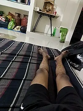 its_your_boy_2001: διαδικτυακό σόου στην κάμερα